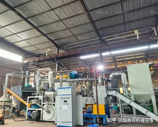 廢舊光伏板組件報廢的背后是商業(yè)價值的存在