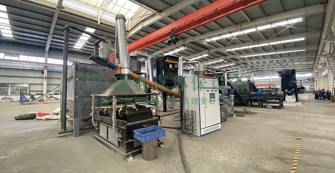 光伏板拆解處理設(shè)備.jpg 光伏板拆解處理設(shè)備.jpg