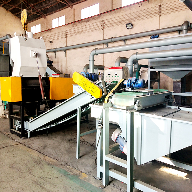 廢輪胎破碎分選設備綠色線:回收-拆解-撕碎-再生