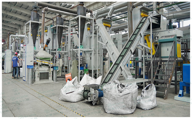 湖北鋰電池破碎設(shè)備現(xiàn)場圖