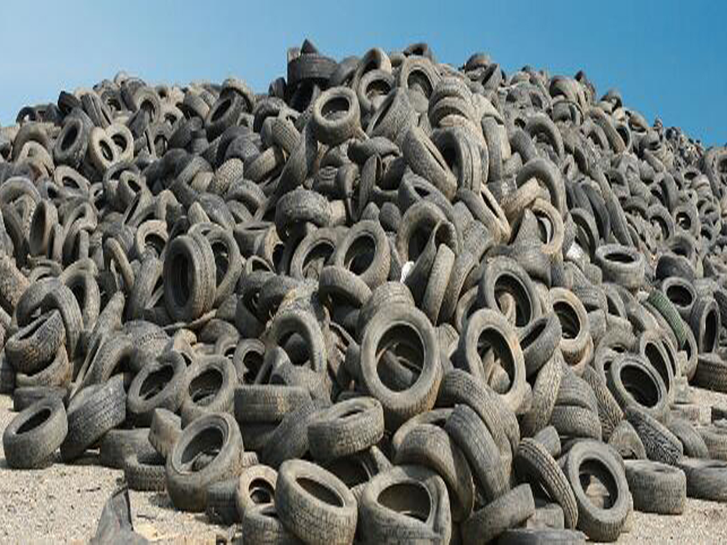 廢舊輪胎撕碎機設(shè)備