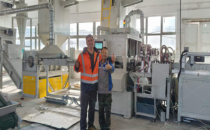 尼日利亞光伏板回收處理技術(shù)設(shè)備案例現(xiàn)場