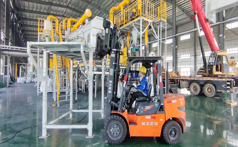 廣東廢舊鋰電池回收處理設(shè)備設(shè)備案例現(xiàn)場來了