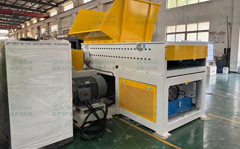 天津單軸撕碎機(jī)應(yīng)用案例現(xiàn)場圖
