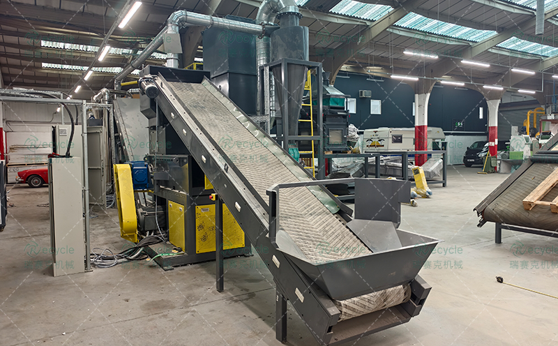 英國光伏板回收處理設(shè)備生產(chǎn)線現(xiàn)場