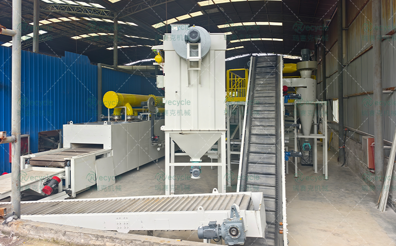 貴州太陽能背板熱解隧道爐設(shè)備線現(xiàn)場圖